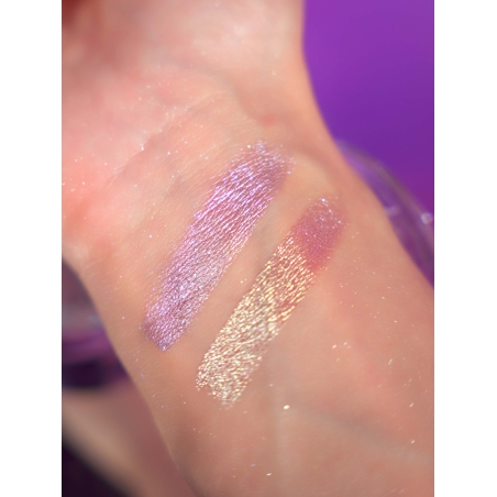 LOST IN SPACE EYESHADOW TOPPER